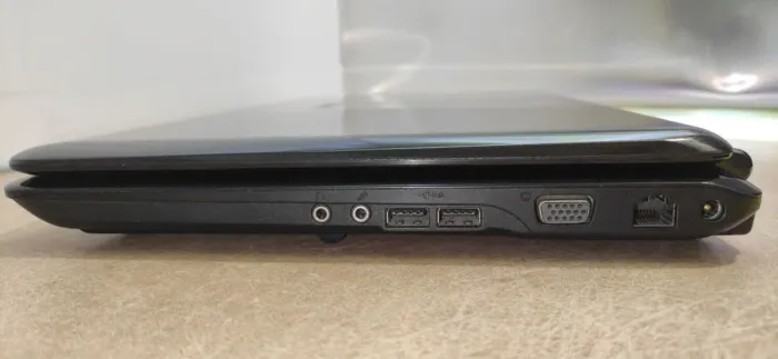 Ноутбук Asus K50IJ / 15.6" (1366x768) TN / Intel Celeron T3000 (2 ядра по 1.8 GHz) / 4 GB DDR2 / 120 GB SSD / Intel GMA 4500M HD Graphics / WebCam / АКБ не тримає б/в - зображення 7