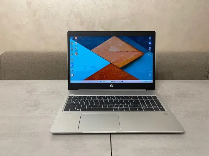 Ноутбук HP ProBook 455R G6 / 15.6" (1920x1080) IPS / AMD Ryzen 7 3700U (4 (8) ядра по 2.3 - 4.0 GHz) / 16 GB DDR4 / 256 GB SSD / AMD Radeon RX Vega 10 Graphics / WebCam б/в - зображення 2