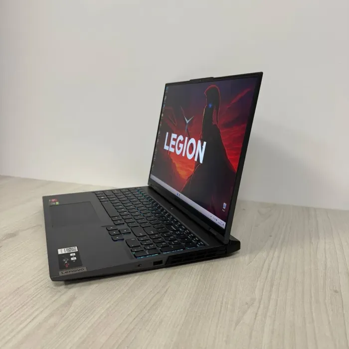 Ігровий ноутбук Lenovo Legion 5 Pro 16ACH6H / 16" (2560x1600) IPS / AMD Ryzen 9 5900HX (8 (16) ядер по 3,3 - 4,6 ГГц) / 32 ГБ DDR4 / 512 ГБ SSD NVMe / nVidia GeForce RTX 3070, 8 ГБ GDDR6, 256-біт / WebCam б/в - зображення 5