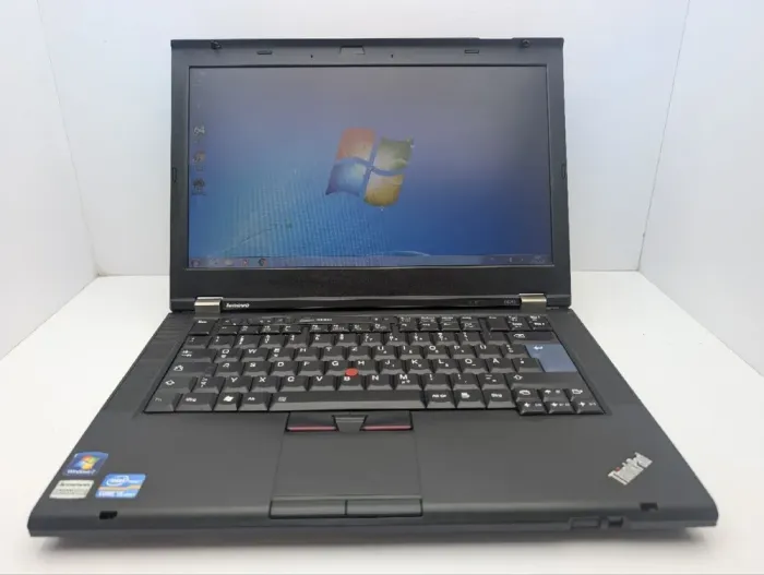 Ноутбук Lenovo ThinkPad T420 / 14" (1366x768) TN / Intel Core i5-2520M (2 (4) ядра по 2.5 - 3.2 GHz) / 6 GB DDR3 / 250 GB HDD / Intel HD Graphics 3000 / DVD-ROM б/в - зображення 2