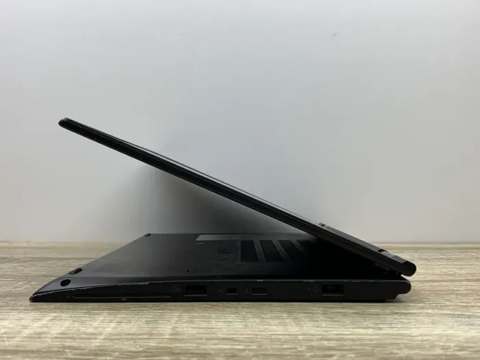 Ноутбук-трансформер Б-клас Lenovo ThinkPad Yoga 370 / 13.3" (1920x1080) IPS Touch / Intel Core i5-7300U (2 (4) ядра по 2.6 - 3.5 GHz) / 8 GB DDR4 / 240 GB SSD / Intel HD Graphics 620 / WebCam б/в - зображення 8