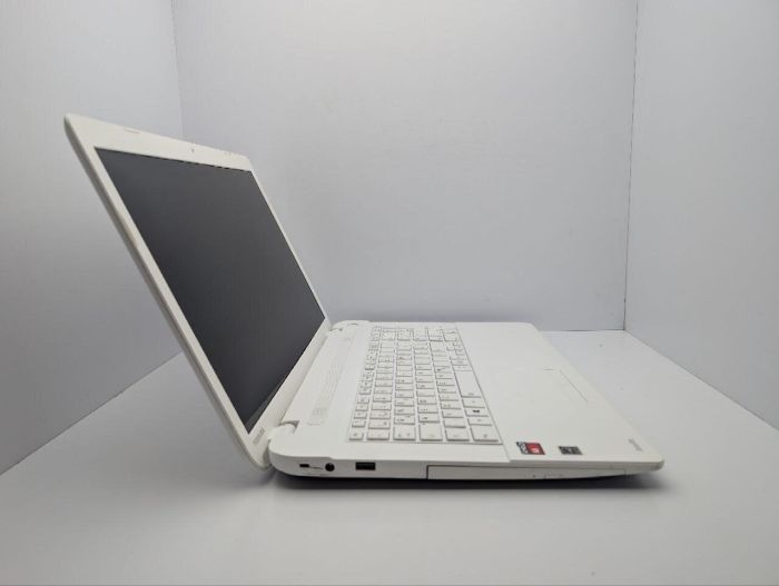Ноутбук Toshiba Satellite C70D / 17.3" (1600x900) TN / AMD A6-6310 (4 ядра по 2.4 GHz) / 8 GB DDR3 / 500 GB HDD / AMD Radeon R4 Graphics / WebCam / DVD-ROM б/в - зображення 4