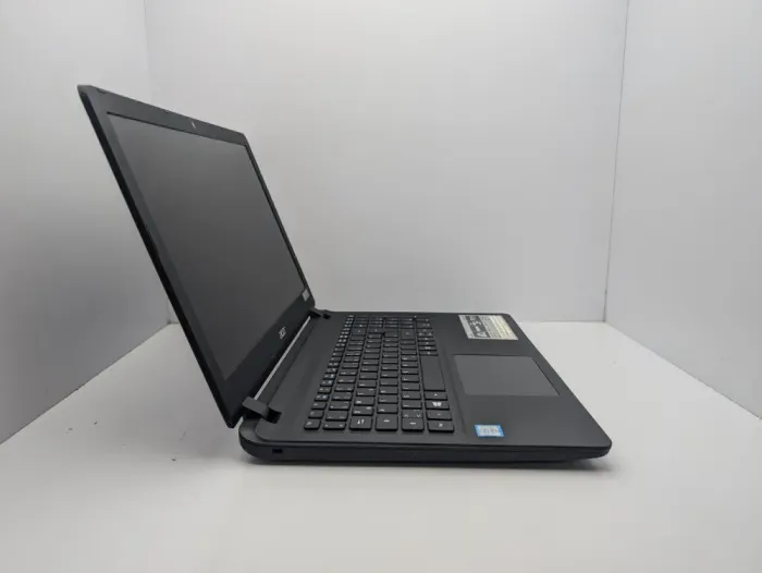 Ноутбук Acer Aspire ES1-572 / 15.6" (1366x768) TN / Intel Core i5-6200U (2 (4) ядра по 2.3 - 2.8 GHz) / 4 GB DDR4 / 240 GB SSD / Intel HD Graphics 520 / WebCam б/в - зображення 5