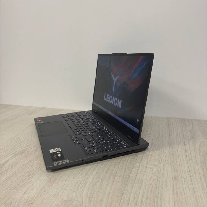 Ігровий ноутбук Б-класу Lenovo Legion 5 15ARP8 / 15,6" (2560x1440) IPS / AMD Ryzen 7 7735HS (8 (16) ядер 3.2 - 4.75 GHz) / 16 GB DDR5 / 512 GB SSD / nVidia GeForce RTX 4060, 8 GB GDDR6, 128-bit / WebCam б/в - изображение 6
