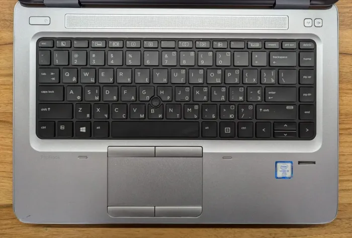 Ноутбук Б-клас HP ProBook 640 G2 / 14" (1366x768) TN / Intel Core i5-6300U (2 (4) ядра по 2.4 - 3.0 GHz) / 8 GB DDR4 / 256 GB SSD / Intel HD Graphics 520 / WebCam / Fingerprint / Windows 10 б/в - зображення 4