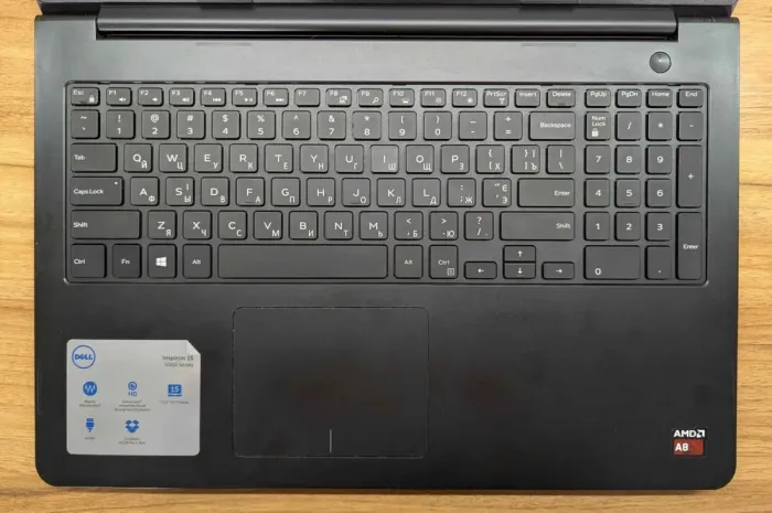 Ноутбук Dell Inspiron 15-5545 / 15.6" (1366x768) TN / AMD A8-7100 (4 ядра по 1.8 - 3.0 GHz) / 8 GB DDR3 / 240 GB SSD / AMD Radeon R5 Graphics / WebCam / Windows 10 б/в - зображення 3