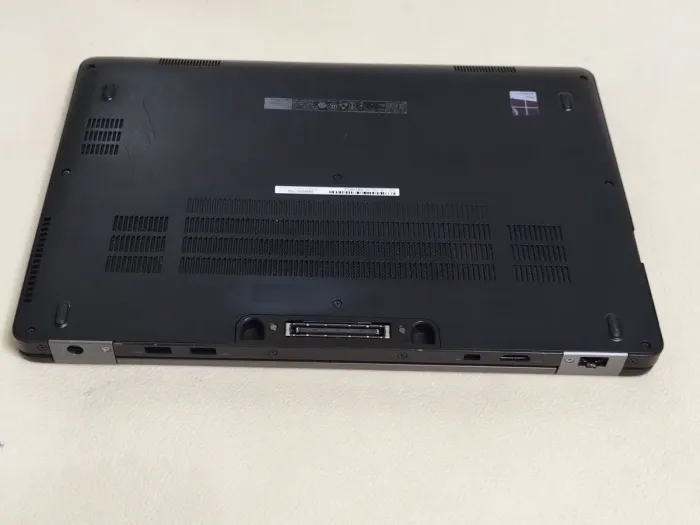 Ультрабук Dell Latitude E7470 / 14" (2560x1440) IPS Touch / Intel Core i5-6200U (2 (4) ядра по 2.3 - 2.8 GHz) / 8 GB DDR4 / 256 GB SSD / Intel HD Graphics 520 / WebCam б/в - зображення 8