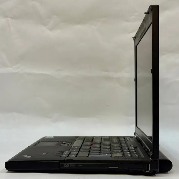 Ноутбук Б-клас Lenovo ThinkPad T400 / 14" (1280x800) TN / Intel Core 2 Duo P8600 (2 ядра по 2.4 GHz) / 4 GB DDR3 / 160 GB HDD / Mobile Intel 4 Series Express Chipset Family / DVD-ROM б/в - зображення 5