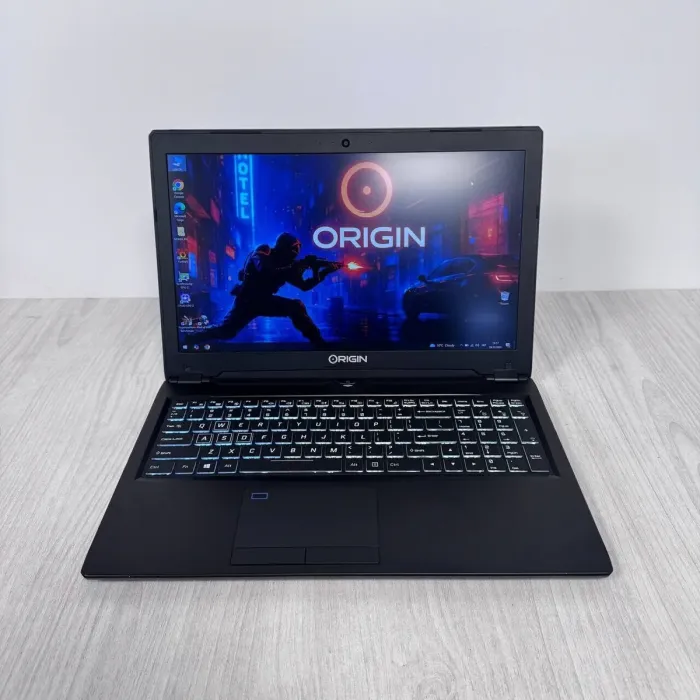 Ігровий ноутбук Origin Evo-15S P950HR-U / 15,6" (3840x2160) IPS / Intel Core i7-7700HQ (4 (8) ядра по 2,8 - 3,8 ГГц) / 16 ГБ DDR4 / 500 ГБ SSD / nVidia GeForce GTX 1070 Max-Q, 8 ГБ GDDR5, 256-біт / Веб-камера б/в - зображення 2