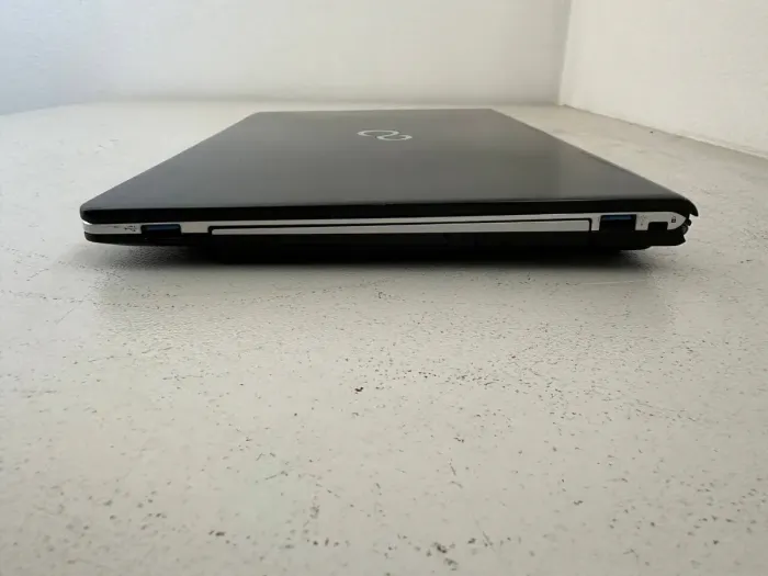 Ультрабук Б-класс Fujitsu LifeBook S936 / 13.3" (1920x1080) TN / Intel Core i7-6600U (2 (4) ядра по 2.6 - 3.4 GHz) / 8 GB DDR4 / 128 GB SSD / Intel HD Graphics 520 / WebCam / VGA б/в - зображення 6