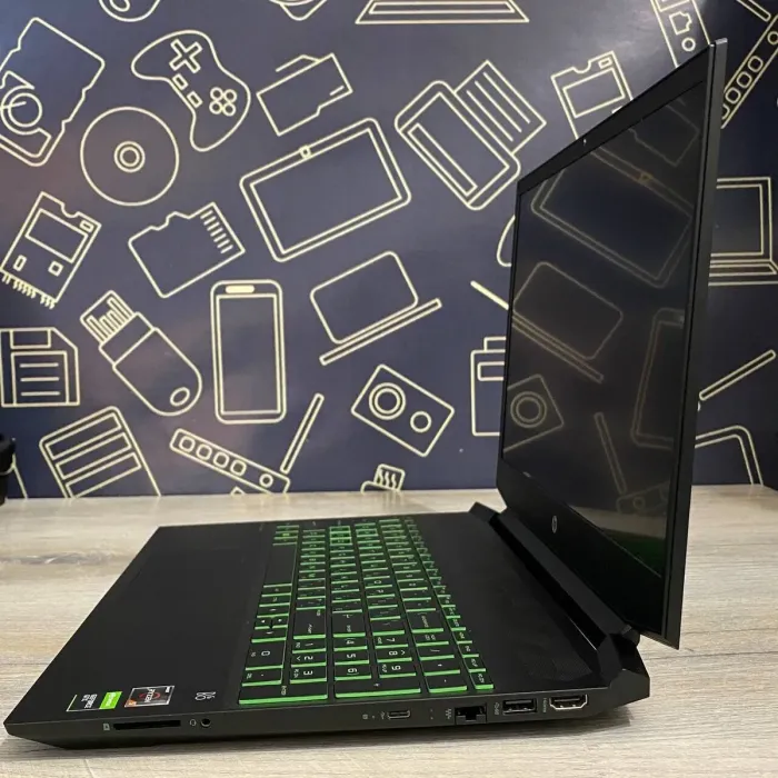 Ігровий ноутбук HP Pavilion Gaming 15-ec0013dx / 15.6" (1920x1080) TN / AMD Ryzen 5 3550H (4 (8) ядер по 2.1 - 3.7 GHz) / 8 GB DDR4 / 256 GB SSD / nVidia GeForce GTX 1050, 3 GB GDDR5, 96-bit / WebCam / Win 10 б/в - зображення 5