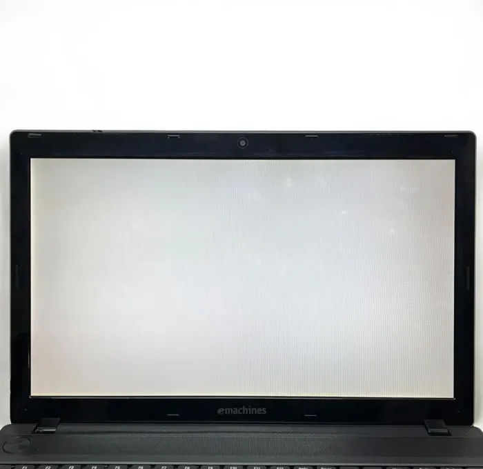 Ноутбук Б-клас Acer eMachines E729 / 15.6" (1366x768) TN / Intel Pentium P6200 (2 ядра по 2.13 GHz) / 4 GB DDR3 / 120 GB SSD / Intel HD Graphics 3000 / WebCam б/в - зображення 3