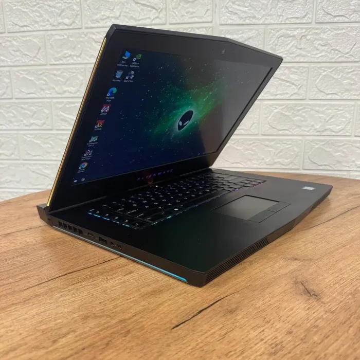 Ігровий ноутбук Б-клас Dell Alienware 15 R4 / 15.6" (1920x1080) IPS / Intel Core i7-8750H (6 (12) ядер по 2.2 - 4.1 GHz) / 16 GB DDR4 / 128 GB SSD M.2 + 1000 GB HDD / nVidia GeForce GTX 1080 Max-Q, 8 GB GDDR5X, 256-bit / WebCam б/в - зображення 4