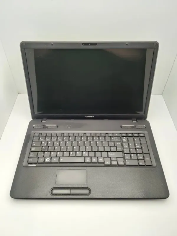 Ноутбук Toshiba Satellite C850 / 17.3" (1600x900) TN / Intel Core i3-350M (2 (4) ядра по 2.26 GHz) / 6 GB DDR3 / 320 GB HDD / Intel HD Graphics / WebCam б/в - зображення 2