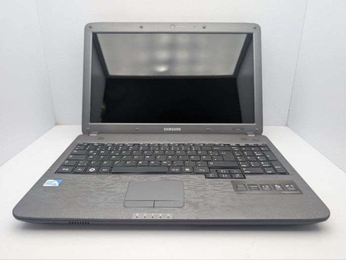 Ноутбук Samsung R528 / 15.6" (1366x768) TN / Intel Pentium T4400 (2 ядра по 2.2 GHz) / 6 GB DDR3 / 500 GB HDD / Intel Graphics / WebCam / DVD-ROM б/в - изображение 3