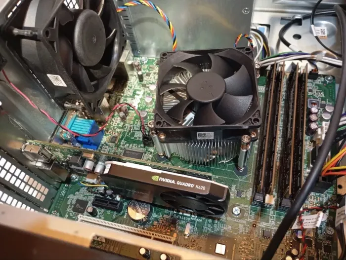 Робоча станція Б-клас Dell Precision T1700 Tower / Intel Core i7-4770 (4 (8) ядра по 3.4 - 3.9 GHz) / 16 GB DDR3 / 256 GB SSD + 1000 GB HDD / nVidia Quadro K620, 2 GB DDR3, 128-bit / DVD-RW б/в - зображення 8