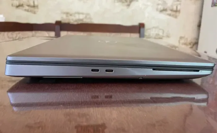 Робоча станція Dell Precision 7550 / 15.6" (1920x1080) IPS / Intel Core i5-10400H (4 (8) ядра по 2.6 - 4.6 GHz) / 16 GB DDR4 / 256 GB SSD / nVidia Quadro T1000, 4 GB GDDR6, 128-bit / WebCam б/в - зображення 6