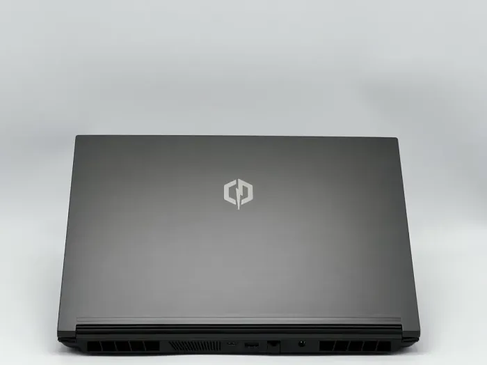 Ігровий ноутбук CyberPowerPC Tracer V EDGE PRO I 15X GM5TG7W / 15.6" (2560x1440) IPS / Intel Core i7-11800H (8 (16) ядер по 2,3 - 4,6 ГГц) / 16 ГБ DDR4 / 960 ГБ SSD / nVidia GeForce RTX 3070, 8 ГБ GDDR6, 256-біт / WebCam б/в - зображення 5