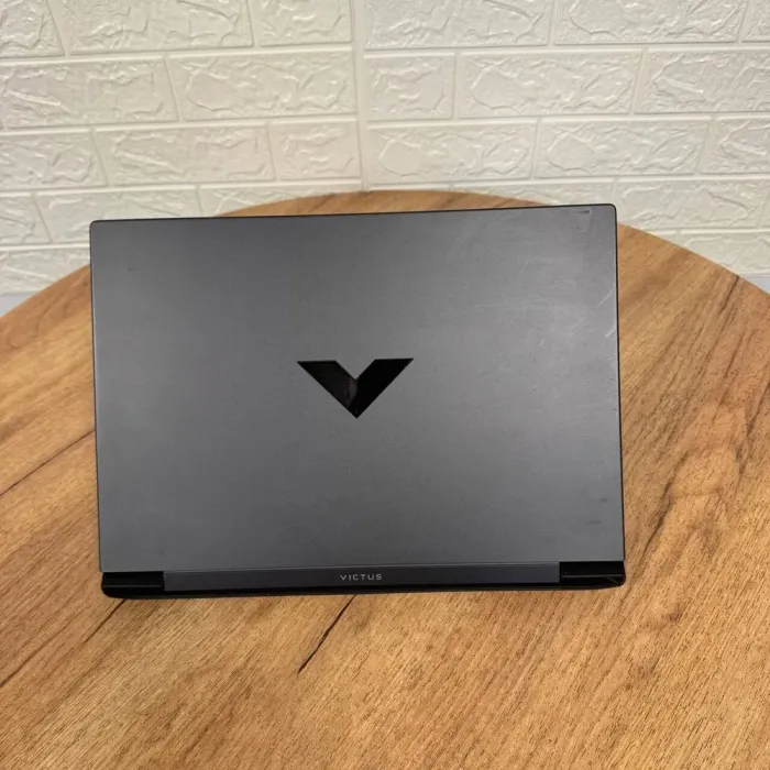 Ігровий ноутбук Б-клас HP Victus Gaming 15-fb0003nr / 15.6" (1920x1080) IPS / AMD Ryzen 5 5600H (6 (12) ядер по 3.3 - 4.2 GHz) / 16 GB DDR4 / 512 GB SSD NVMe / AMD Radeon RX 6500M, 4 GB GDDR6, 64-bit / WebCam б/в - зображення 3
