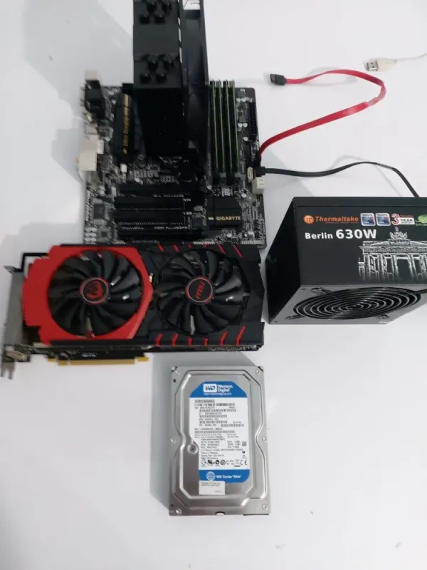 Комп'ютер 1stPlayer X5 Fire Base Tower / Intel Core i7-4790 (4 (8) ядра по 3,6 - 4,0 ГГц) / 32 ГБ DDR3 / 120 ГБ SSD + 512 ГБ SSD + 500 ГБ HDD / AMD Radeon R9 390, 8 ГБ GDDR5, 512-біт / 630 Вт б/в - зображення 6