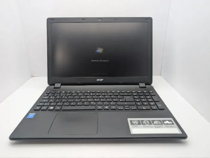Ноутбук Acer Aspire ES1-571 / 15.6" (1366x768) TN / Intel Core i3-5005U (2 (4) ядра по 2.0 GHz) / 8 GB DDR3 / 1000 GB HDD / Intel HD Graphics 5500 / WebCam / DVD-ROM б/в - зображення 3