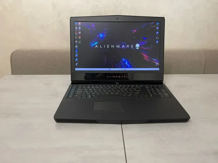 Ігровий ноутбук Dell Alienware 17 R5 / 17.3" (1920x1080) IPS / Intel Core i7-8750H (6 (12) ядер по 2.2 - 4.1 GHz) / 16 GB DDR4 / 512 GB SSD M.2 + 1000 GB HDD / nVidia GeForce GTX 1070, 8 GB GDDR5, 256-bit / WebCam б/в - зображення 2