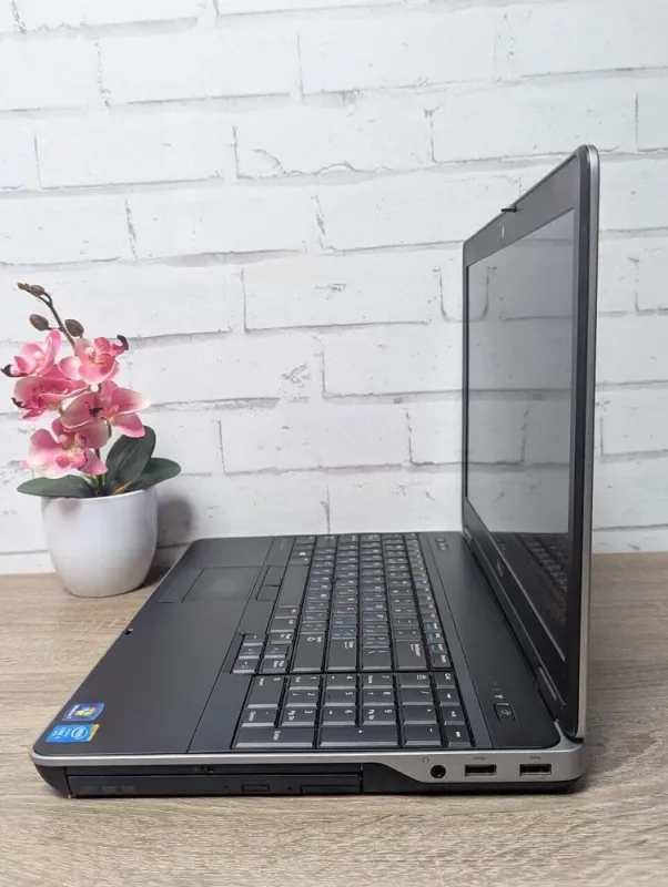Ноутбук Dell Latitude E6540 / 15.6" (1920x1080) TN / Intel Core i5-4300M (2 (4) ядра по 2.6 - 3.3 GHz) / 8 GB DDR3 / 128 GB SSD / Intel HD Graphics 4600 / WebCam / DVD-ROM б/в - зображення 6