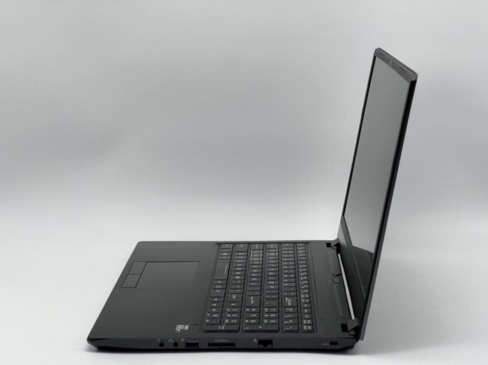 Ігровий ноутбук Б-класу Clevo Lambda P960RF / 15,6" (1920x1080) IPS / Intel Core i7-8750H (6 (12) ядер по 2,2 - 4,1 ГГц) / 32 ГБ DDR4 / 960 ГБ SSD / nVidia GeForce RTX 2070 Max-Q, 8 ГБ GDDR6, 256-біт / Веб-камера б/в - зображення 4