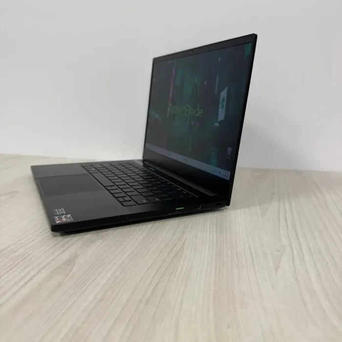 Ігровий ноутбук Razer Blade 14 RZ09-0427 / 14" (2560x1440) IPS / AMD Ryzen 9 6900HX (8 (16) ядер по 3.3 - 4.9 GHz) / 16 GB DDR5 / 1000 GB SSD NVMe / nVidia GeForce RTX 3070 Ti, 8 GB GDDR6, 256-bit / WebCam б/в - зображення 5