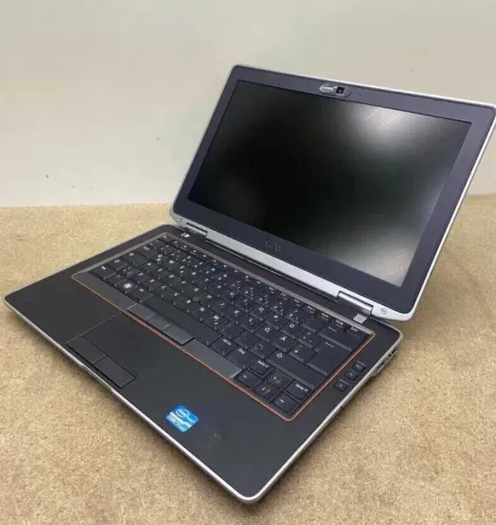 Ультрабук Б-клас Dell Latitude E6320 / 13.3" (1366x768) TN / Intel Core i5-2520M (2 (4) ядра по 2.5 - 3.2 GHz) / 16 GB DDR3 / 240 GB SSD / Intel HD Graphics 3000 / WebCam б/в - зображення 4