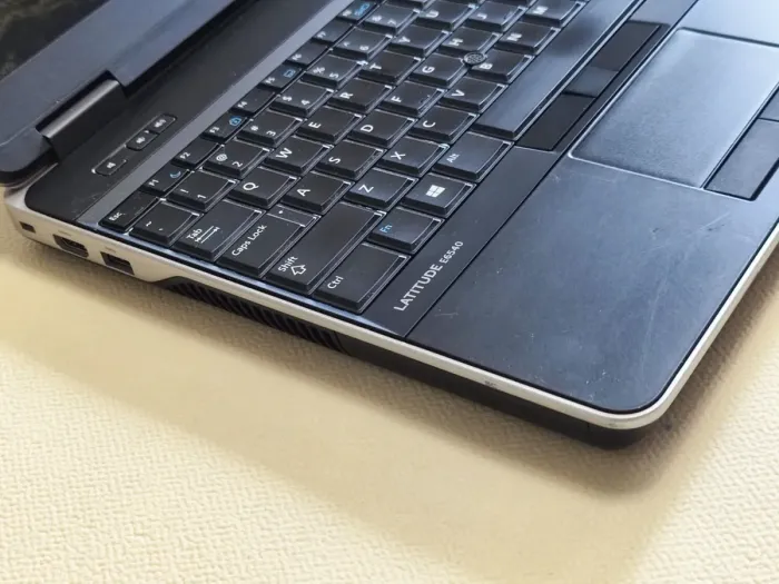 Ноутбук Dell Latitude E6540 / 15.6" (1920x1080) TN / Intel Core i5-4300M (2 (4) ядра по 2.6 - 3.3 GHz) / 8 GB DDR3 / 256 GB SSD / Intel HD Graphics 4600 / WebCam / DVD-ROM б/в - зображення 3