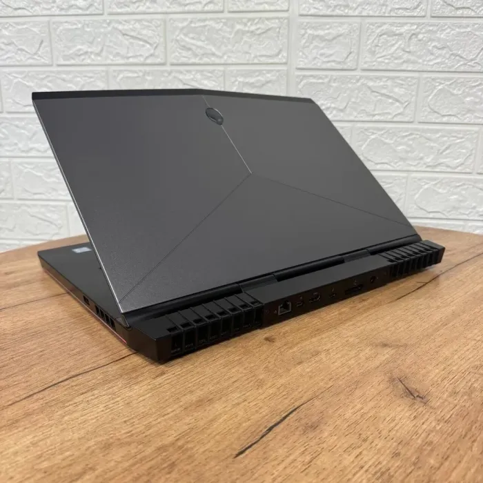 Ігровий ноутбук Dell Alienware 15 R3 / 15.6" (1920x1080) IPS / Intel Core i7-6700HQ (4 (8) ядра по 2.6 - 3.5 GHz) / 16 GB DDR4 / 256 GB SSD / nVidia GeForce GTX 1060, 6 GB GDDR5, 192-bit / WebCam б/в - зображення 6