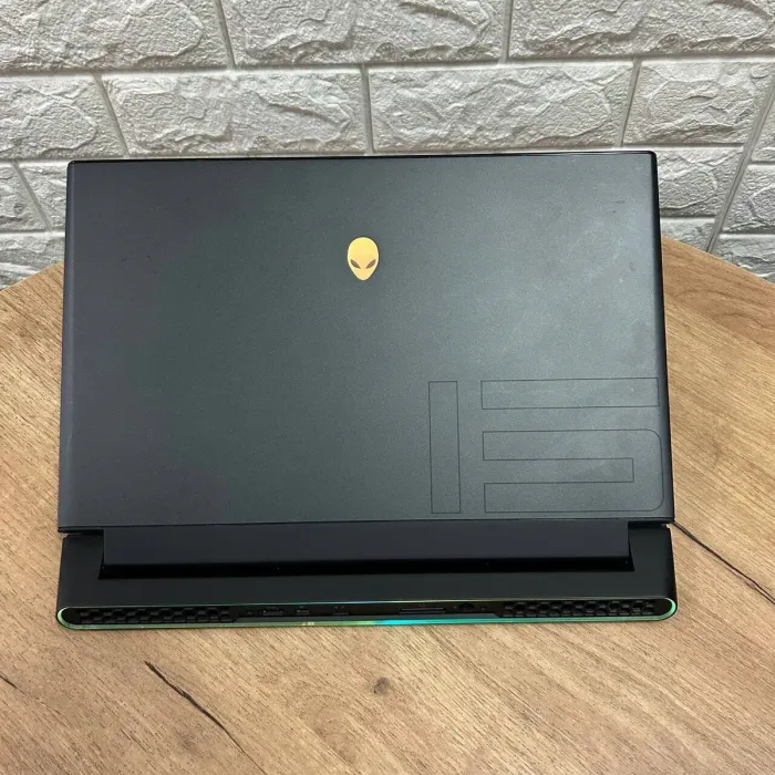 Ігровий ноутбук Б-клас Dell Alienware m15 R3 / 15.6" (1920x1080) IPS / Intel Core i7-10750H (6 (12) ядер по 2.6 - 5.0 GHz) / 16 GB DDR4 / 512 GB SSD / nVidia GeForce RTX 2060, 6 GB GDDR6, 192-bit / WebCam б/в - зображення 3