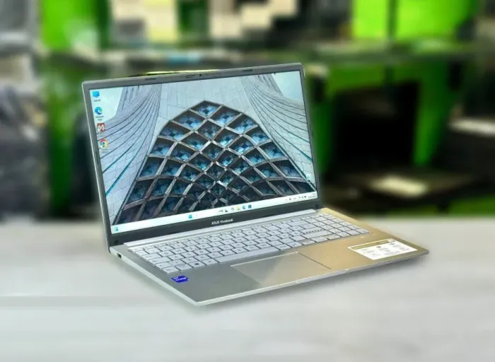 Ультрабук Asus Vivobook F1504Z / 15.6" (1920x1080) IPS / Intel Core i5-1235U (10 (12) ядер по 3.3 - 4.4 GHz) / 16 GB DDR4 / 512 GB SSD M.2 / Intel Iris Xe Graphics / WebCam / Win 11 Home б/в - зображення 3