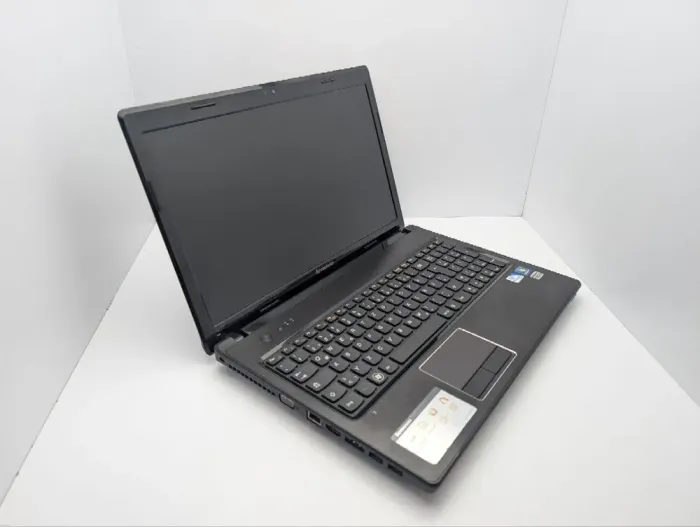 Ноутбук Lenovo G570 / 15.6" (1366x768) TN / Intel Core i3-2350M (2 (4) ядра по 2.3 GHz) / 8 GB DDR3 / 320 GB HDD / Intel HD Graphics 3000 / WebCam / DVD-ROM б/в - зображення 6