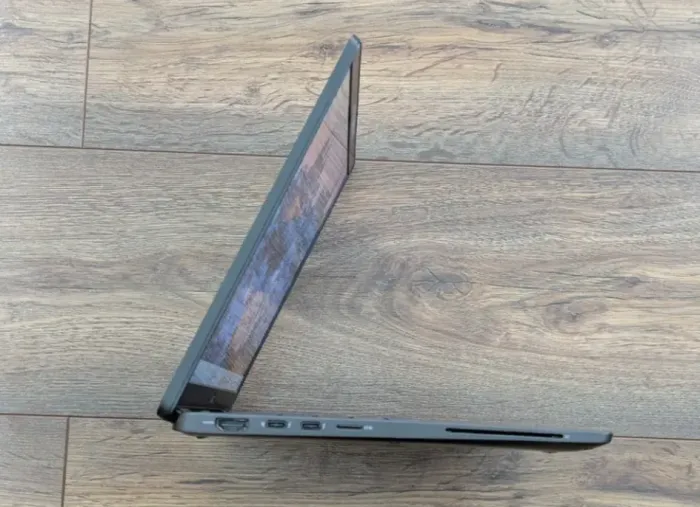 Ультрабук Dell Latitude 7410 / 14" (1920x1080) IPS / Intel Core i5-10310U (4 (8) ядра по 1.7 - 4.4 GHz) / 8 GB DDR4 / 256 GB SSD / Intel UHD Graphics / WebCam б/в - зображення 4