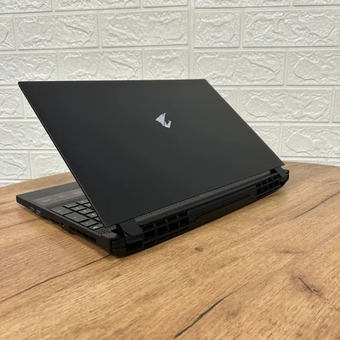 Ігровий ноутбук Б-клас Gigabyte Aorus 15P XD / 15.6" (1920x1080) IPS / Intel Core i7-11800H (8 (16) ядер по 2.3 - 4.6 GHz) / 32 GB DDR4 / 1000 GB SSD / nVidia GeForce RTX 3070, 8 GB GDDR6, 256-bit / WebCam б/в - зображення 6