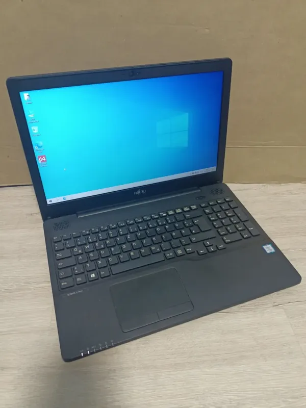 Ноутбук Б-клас Fujitsu LifeBook A556 / 15.6" (1366x768) TN / Intel Core i5-6200U (2 (4) ядра по 2.3 - 2.8 GHz) / 8 GB DDR4 / 256 GB SSD / Intel HD Graphics 520 / WebCam / DVD-ROM б/в - зображення 3