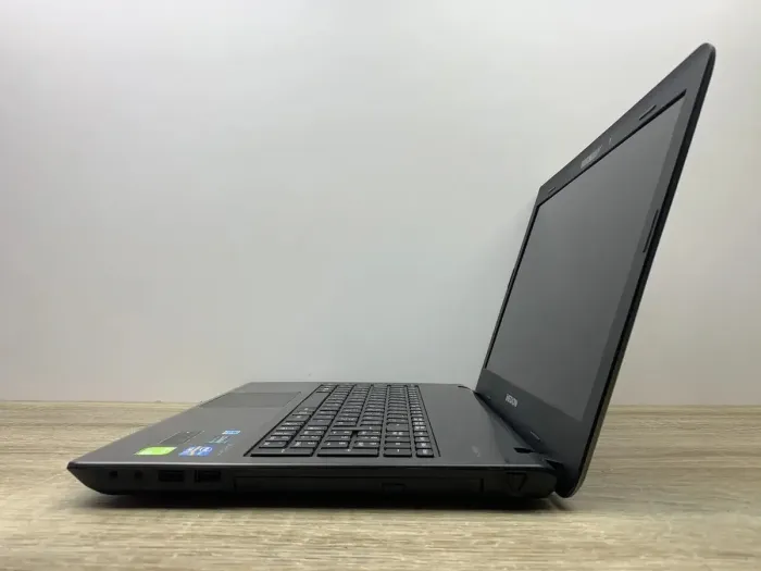 Ноутбук Б-клас Medion Akoya MD 99220 E6232 / 15.6" (1366x768) TN / Intel Core i5-3210M (2 (4) ядра по 2.5 - 3.1 GHz) / 8 GB DDR3 / 120 GB SSD / nVidia GeForce GT 740M, 2 GB GDDR3, 64-bit / WebCam / DVD-ROM / Без АКБ б/в - зображення 7