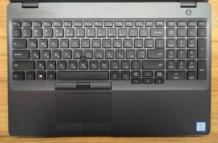 Ультрабук Dell Latitude 5500 / 15.6" (1920x1080) IPS / Intel Core i5-8265U (4 (8) ядра по 1.6 - 3.9 GHz) / 16 GB DDR4 / 480 GB SSD / Intel UHD Graphics 620 / WebCam / HDMI / Windows 10 б/в - зображення 5