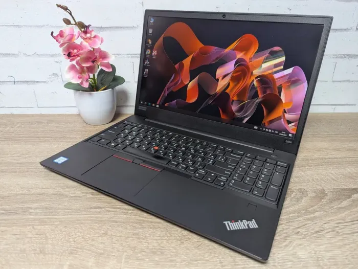 Ноутбук Б-клас Lenovo ThinkPad E580 / 15.6" (1920x1080) TN / Intel Core i5-8250U (4 (8) ядра по 2.5 - 3.1 GHz) / 16 GB DDR4 / 256 GB SSD + 1000 GB HDD / Intel UHD Graphics 620 / WebCam б/в - зображення 5