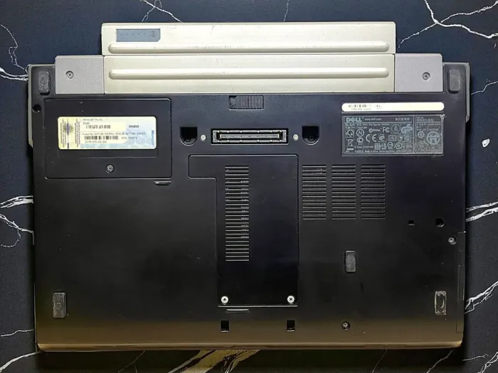 Ноутбук Б-клас Dell Latitude E4310 / 13.3" (1366x768) TN / Intel Core i5-520M (2 (4) ядра по 2.4 - 2.93 GHz) / 4 GB DDR3 / 250 GB HDD / Intel HD Graphics / WebCam б/в - зображення 6