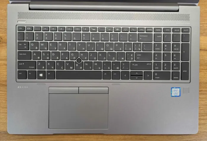 Мобільна робоча станція HP Zbook 15U G5 / 15,6" (1920x1080) IPS / Intel Core i7-8550U (4 (8) ядра по 1.8 - 4.0 GHz) / 16 GB DDR4 / 512 GB SSD / AMD Radeon Pro WX 3100, 2 GB GDDR5, 128-bit / WebCam / TouchID / Windows 10 б/в - изображение 3