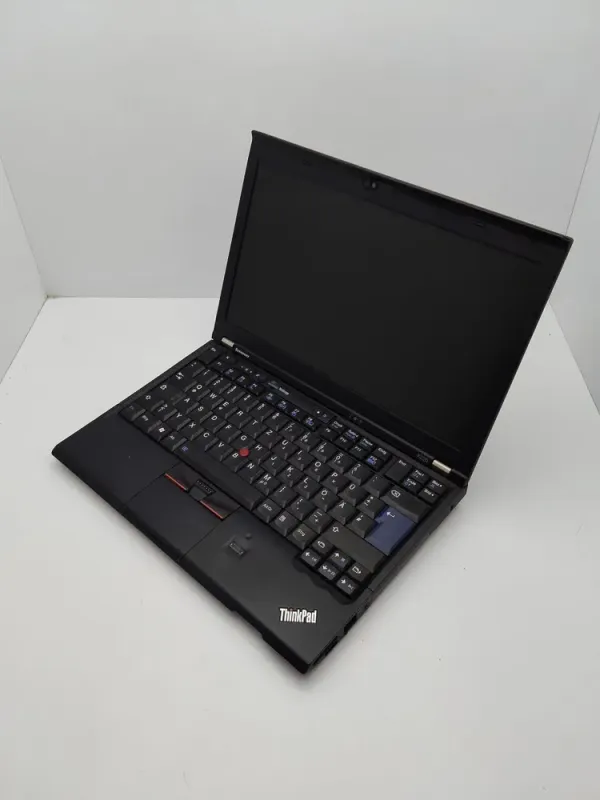 Нетбук Lenovo ThinkPad X220 / 12.5" (1366x768) TN / Intel Core i5-2520M (2 (4) ядра по 2.5 - 3.2 GHz) / 8 GB DDR3 / 120 GB SSD / Intel HD Graphics 3000 / WebCam б/в - зображення 4