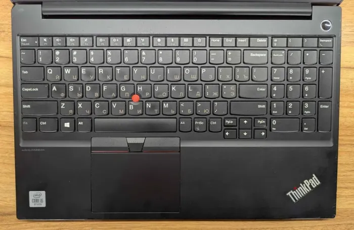 Ноутбук Lenovo ThinkPad E15 / 15.6" (1920x1080) IPS / Intel Core i5-10210U (4 (8) ядра по 1.6 - 4.2 GHz) / 16 GB DDR4 / 240 GB SSD / Intel UHD Graphics / WebCam / Windows 10 б/в - зображення 3
