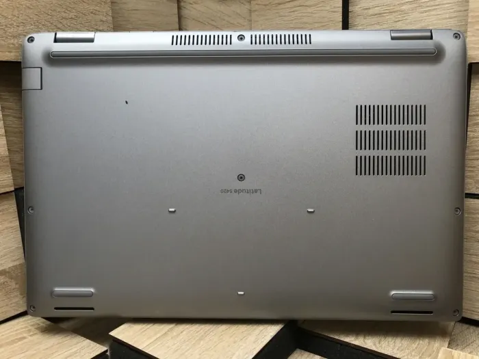 Ультрабук Б-клас Dell Latitude 5420 / 14" (1920x1080) IPS Touch / Intel Core i5-1135G7 (4 (8) ядра по 4.2 GHz) / 8 GB DDR4 / 256 GB SSD M.2 / Intel Iris Xe Graphics / WebCam / Windows 10 б/в - зображення 10