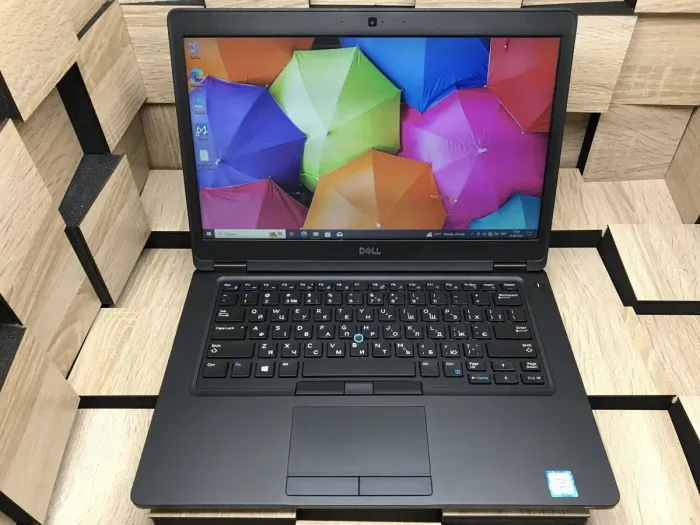 Ноутбук Б-клас Dell Latitude 5490 / 14" (1366x768) TN / Intel Core i5-8250U (4 (8) ядра по 1.6 - 3.4 GHz) / 8 GB DDR4 / 240 GB SSD / Intel UHD Graphics 620 / WebCam / Windows 10 б/в - зображення 2