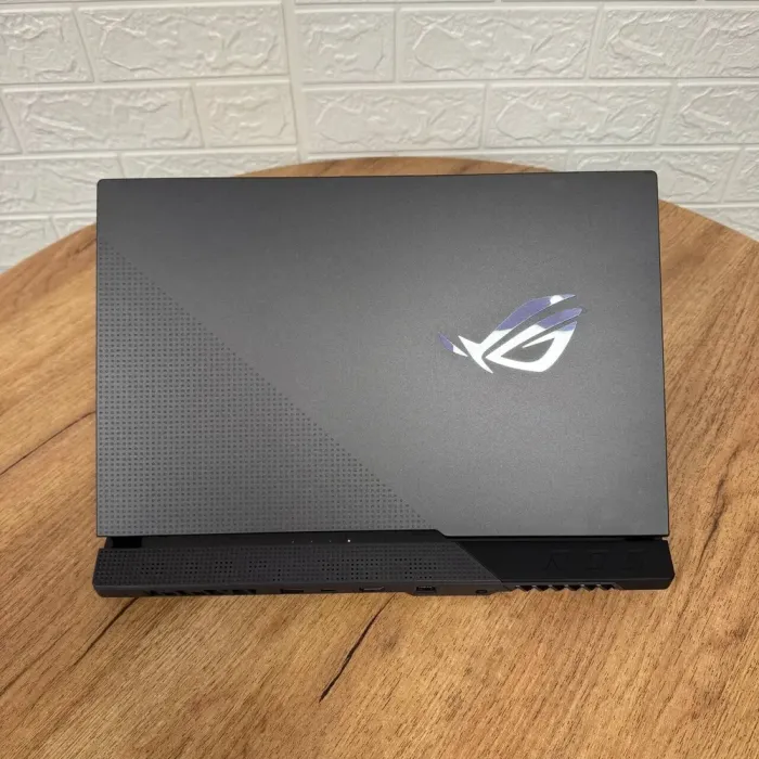 Ігровий ноутбук Asus ROG Strix G15 G512QR / 15.6" (1920x1080) IPS / AMD Ryzen 9 5900HX (8 (16) ядер по 3.3 - 4.6 GHz) / 16 GB DDR4 / 1000 GB SSD / nVidia GeForce RTX 3070, 8 GB GDDR6, 256-bit б/в - зображення 3