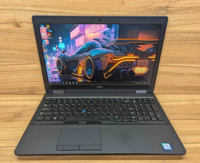 Ультрабук Dell Latitude 5590 / 15.6" (1920x1080) IPS / Intel Core i5-7300U (2 (4) ядра по 2.6 - 3.5 GHz) / 8 GB DDR4 / 256 GB SSD / Intel HD Graphics 620 / WebCam / Windows 10 б/в - зображення 2