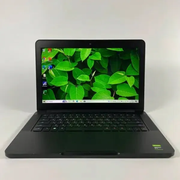 Ігровий ноутбук Б-клас Razer Blade RZ09-0195 / 14" (1920x1080) IPS / Intel Core i7-6700HQ (4 (8) ядра по 2.6 - 3.5 GHz) / 16 GB DDR4 / 512 GB SSD / nVidia GeForce GTX 1060, 6 GB GDDR5, 192-bit / WebCam / HDMI б/в - зображення 2